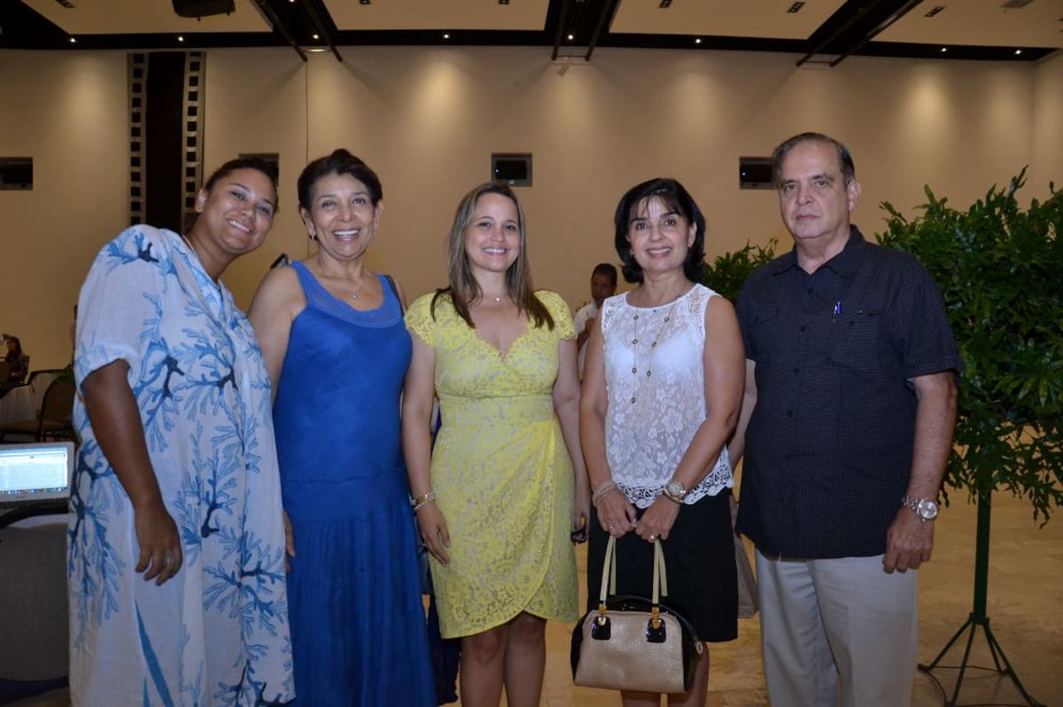 Juliana Rojas, Piedad Román de Rojas, Lina Rodríguez, Miriam de Ramos y Mario Ramos.