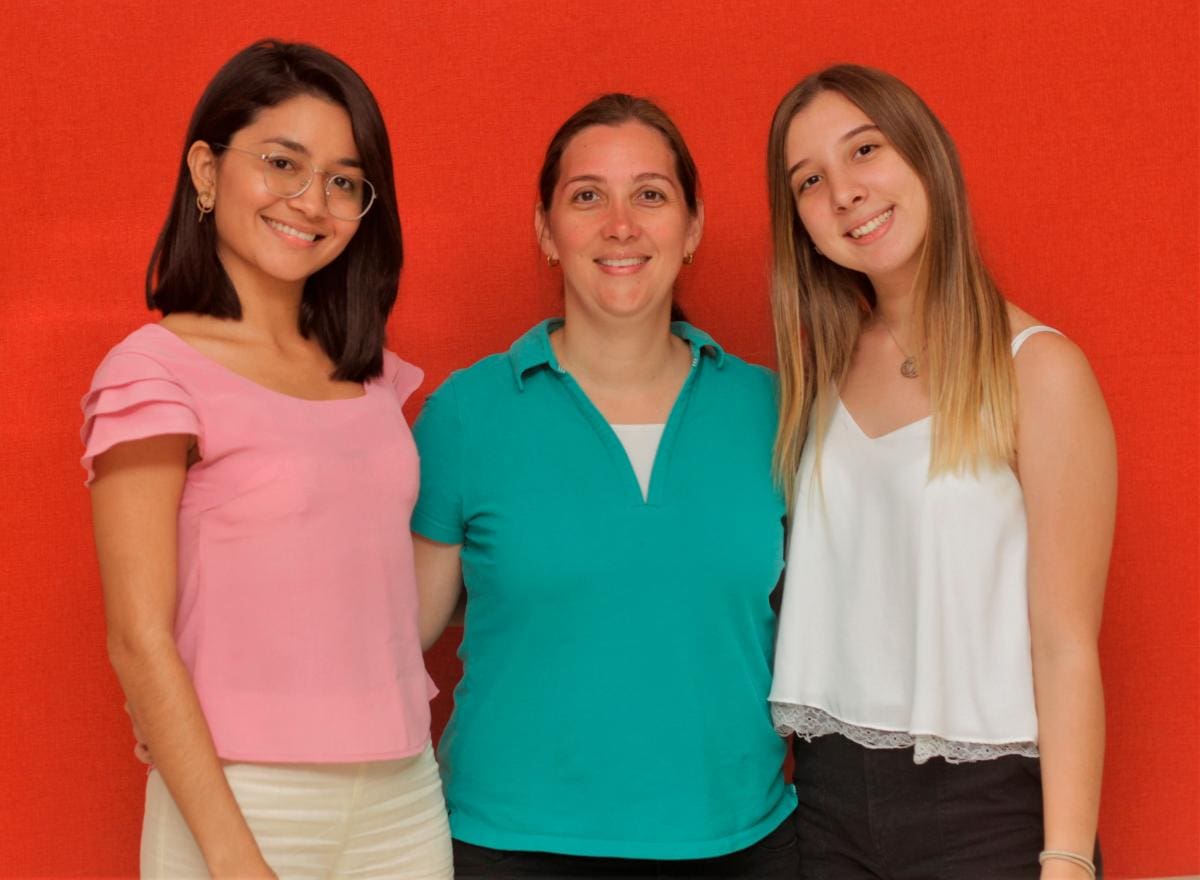 Laura Anaya Garrido, Amelia Benedetti y Sophie Benedetti.