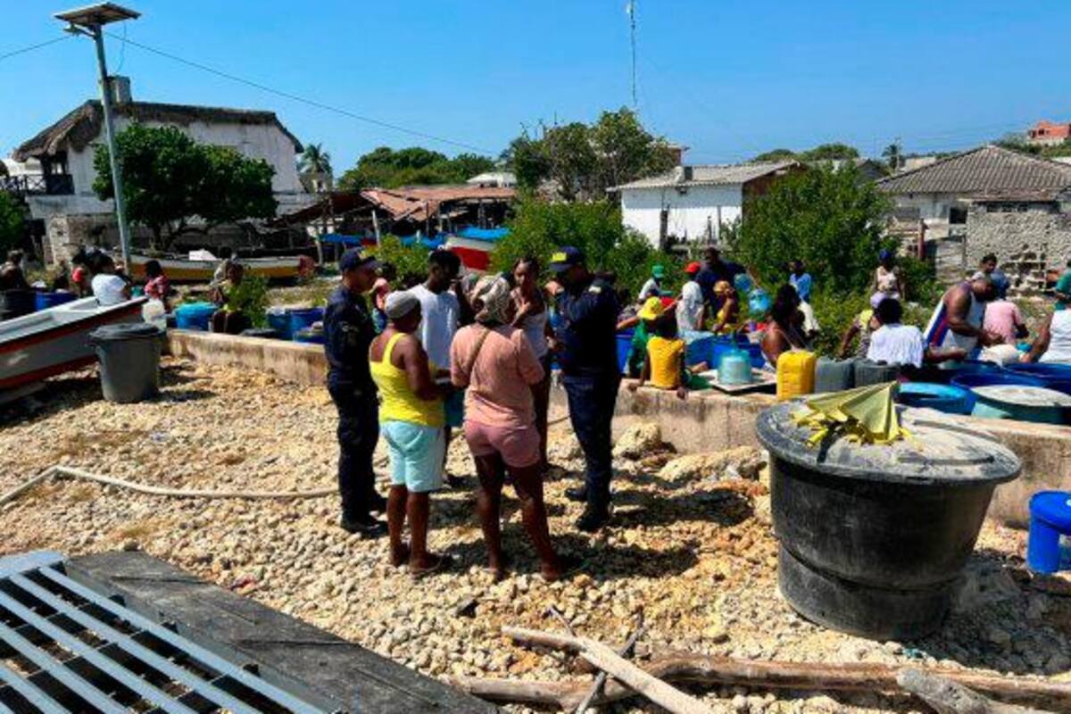 Armada nacional entregó 20 mil galones de agua a comunidad de Bocachica