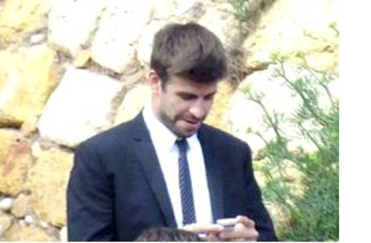Gerard Piqué, mandándole mensajes a Shakira, según dicen los tuiteros. Twitter de Shakira
