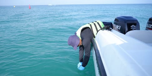 Toman nuevas muestras para analizar contaminación en Playa Blanca y Portonaito