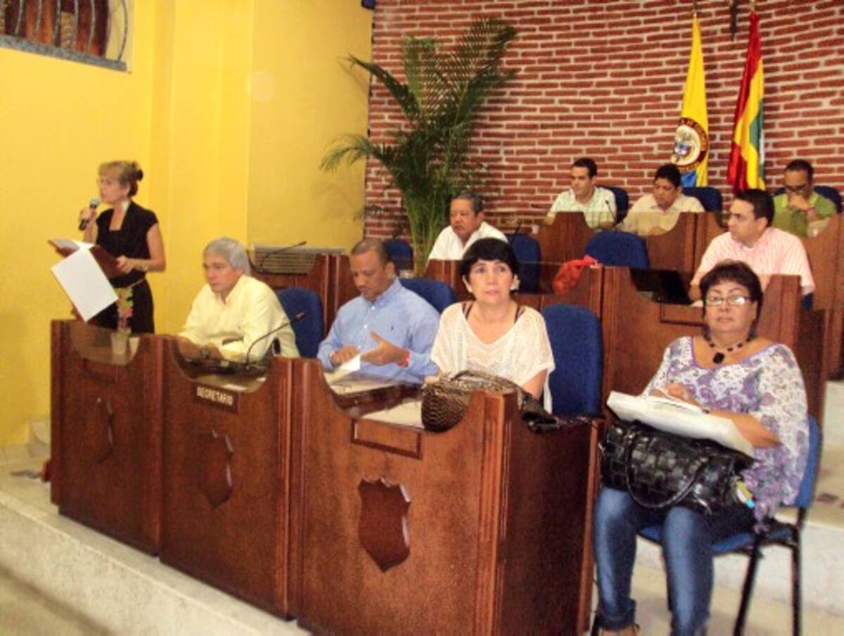 Hoy continúan las sesiones extras en el Concejo Distrital, para debatir la destinación de 9.500 millones de pesos para asistir a los damnificados del barrio San Francisco. El Universal