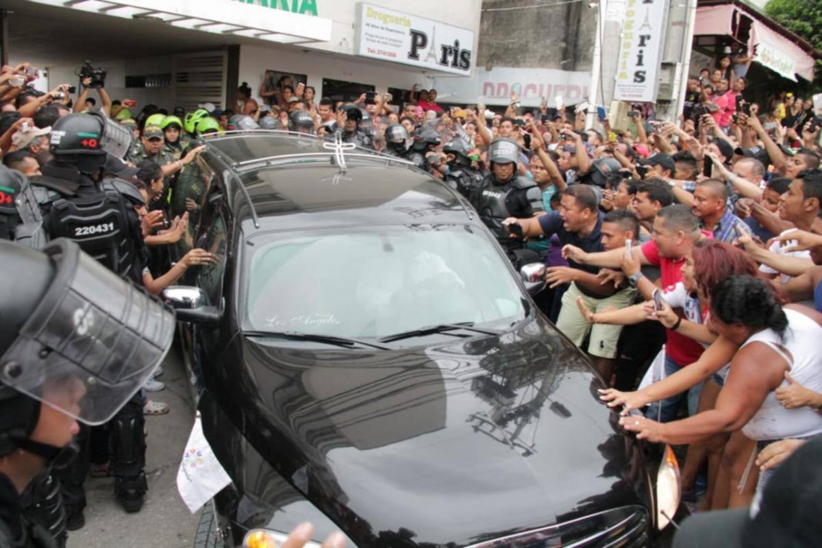 El cantante Martín Elías falleció horas después de haber sufrido el lamentable accidente.