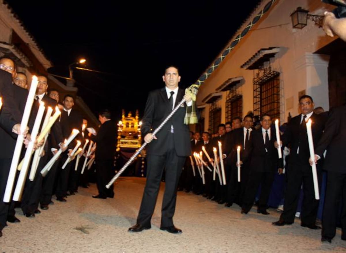 El gobernador de Bolívar, Juan Carlos Gossaín, fue declarado hijo adoptivo de Mompox y portar el Guión en el Viacrucis del Viernes Santo. PRENSA GOBERNACIÓN DE BOLÍVAR
