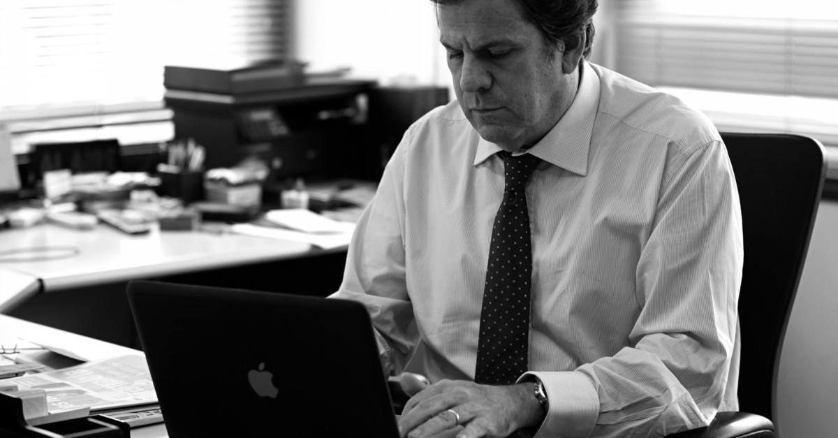 Roberto Pombo, exdirector de El Tiempo, diagnostica que los bajos índices en el consumo de literatura es un problema nacional y contextual, del que no escapa el periodismo.