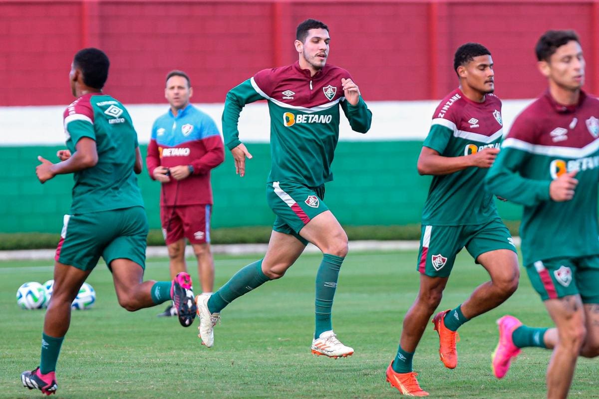 Figura de Junior firma con el Fluminense de Brasil