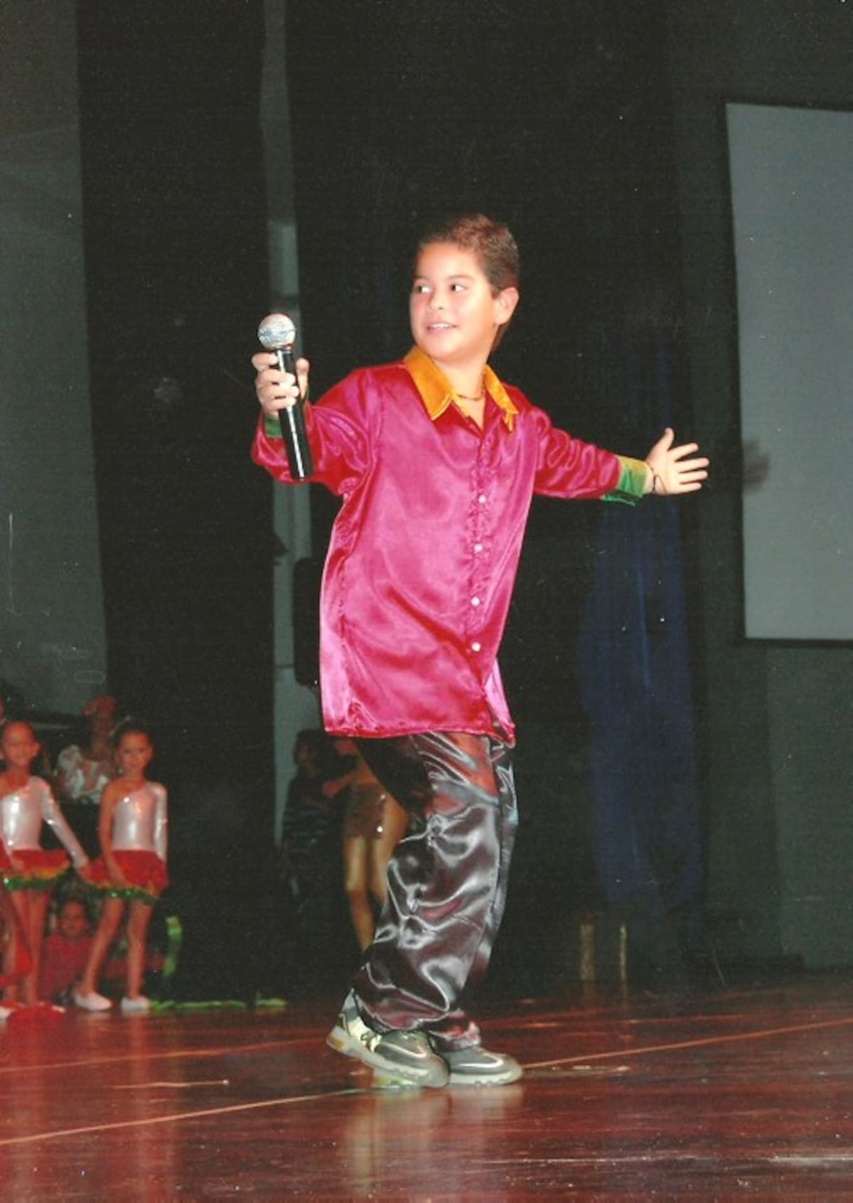 Santiago Cely, interpretando a Jorge Celedón con la canción "Nuestra Fiesta". fotos:archivo particular