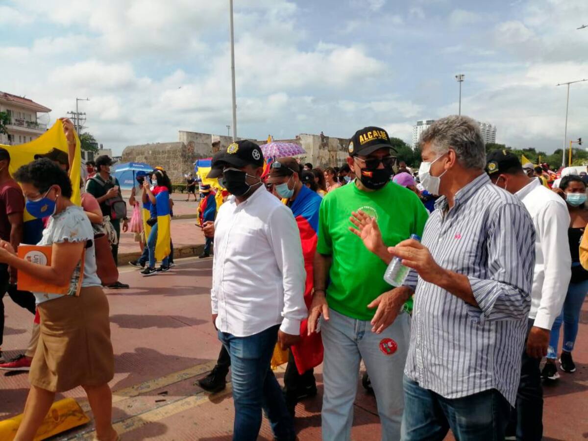 El alcalde de Cartagena, William Dau; y el secretario del Interior y Convivencia Ciudadana, David Múnera, están entre los presentes. //ÓSCAR DÍAZ ACOSTA-EL UNIVERSAL