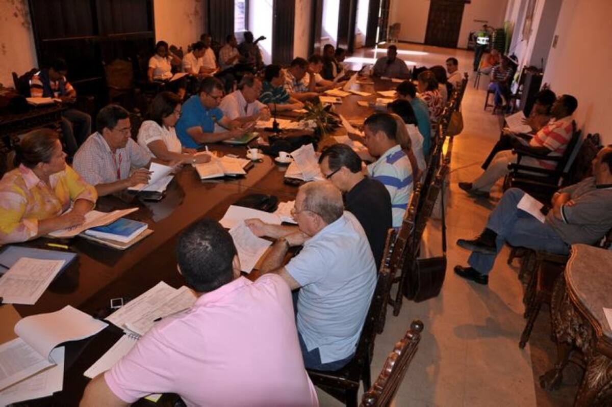 El Alcalde Carlos Otero, señaló que ya se avanza en la elaboración de los contratos con las entidades de aseo encargadas de la limpieza de canales, para evitar que las calles y avenidas se inunden. CORTESÍA