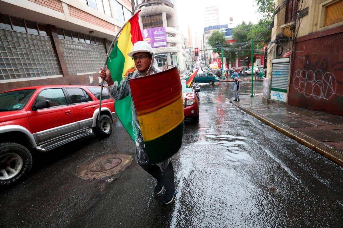 La oposición intenta elegir un gobierno transitorio en un clima tenso en Bolivia