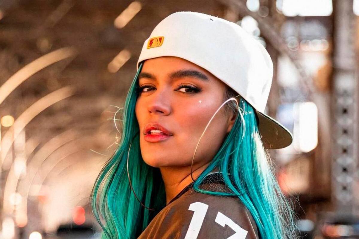 Karol G no se aguantó y llora en pleno concierto