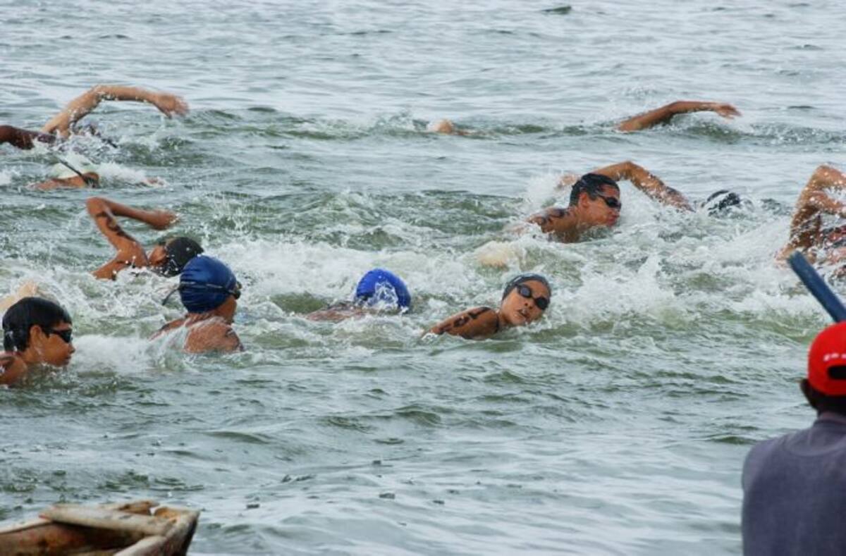 Hoy se realiza en Cartagena, en las plyas de Castillogrande el Nacional de Aguas Abiertas. ARCHIVO