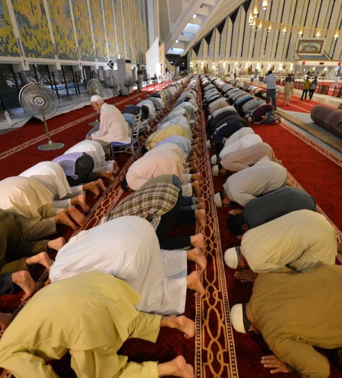 Pakistaníes durante el ramadán. AFP AAMIR QURESHI