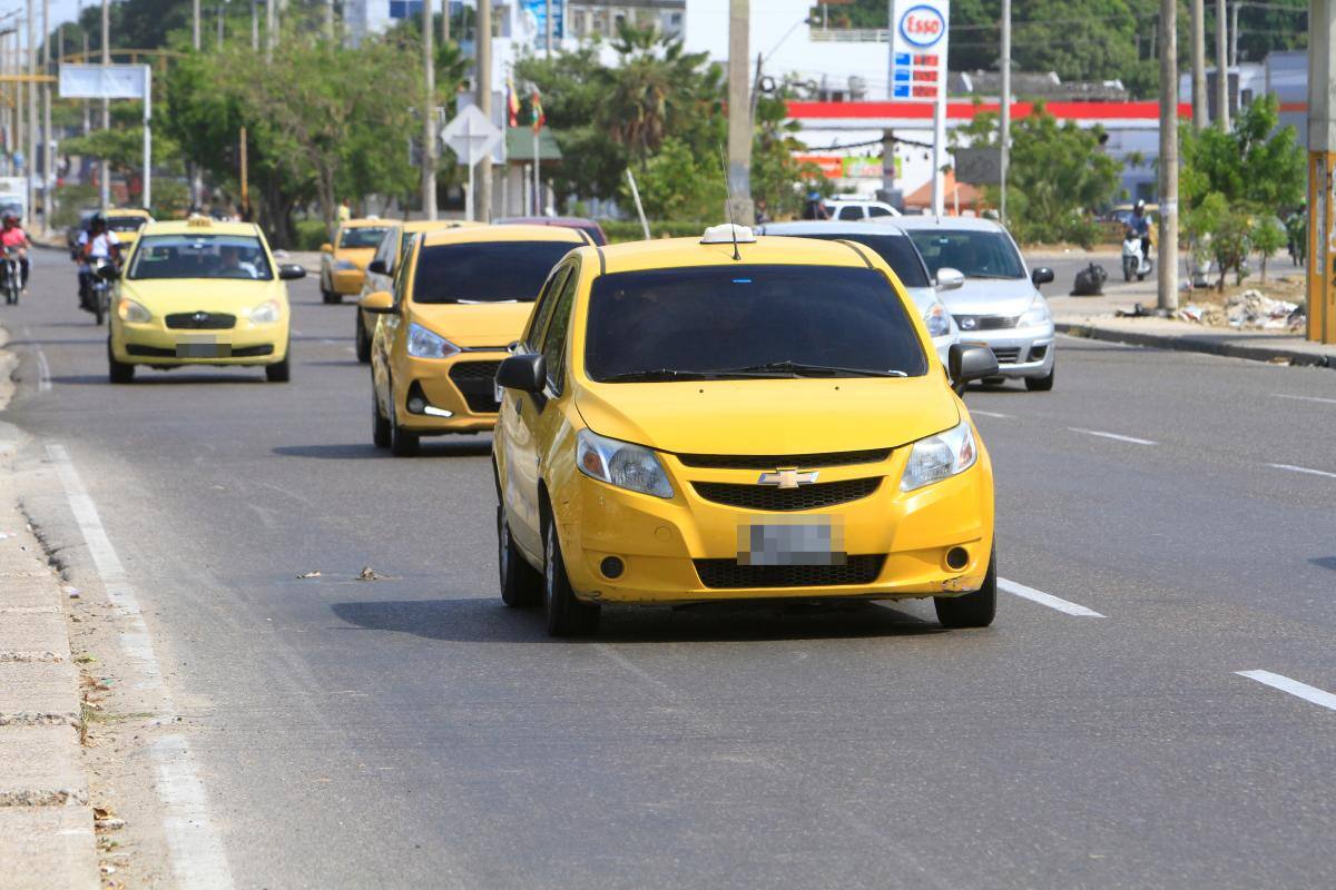 Revelan verdadera causa de muerte de adulto mayor dentro de taxi