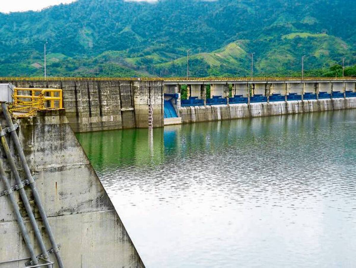 Verano disminuyó aportes al embalse de Urrá.