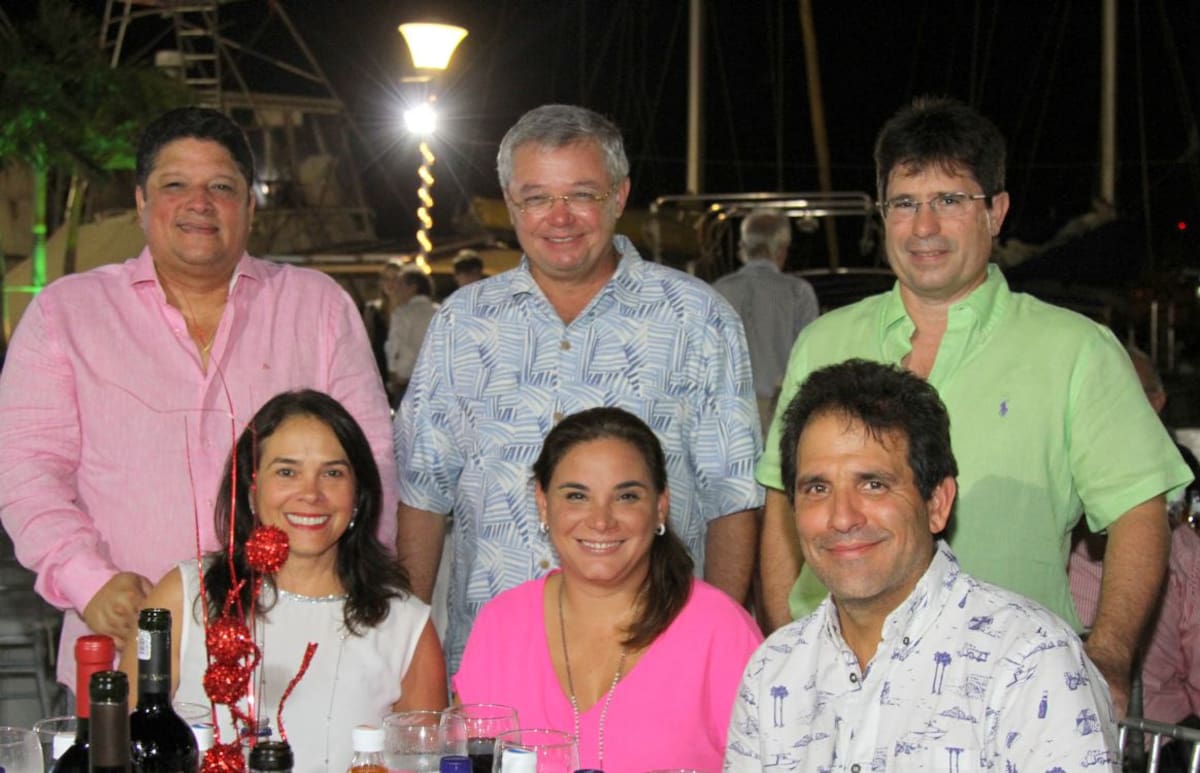 De pie: Carlos Ochoa, Juan Pablo Cepeda y Jorge Segrera; sentados: Yolita Malo, Marta Salas y Alfonso Martínez.