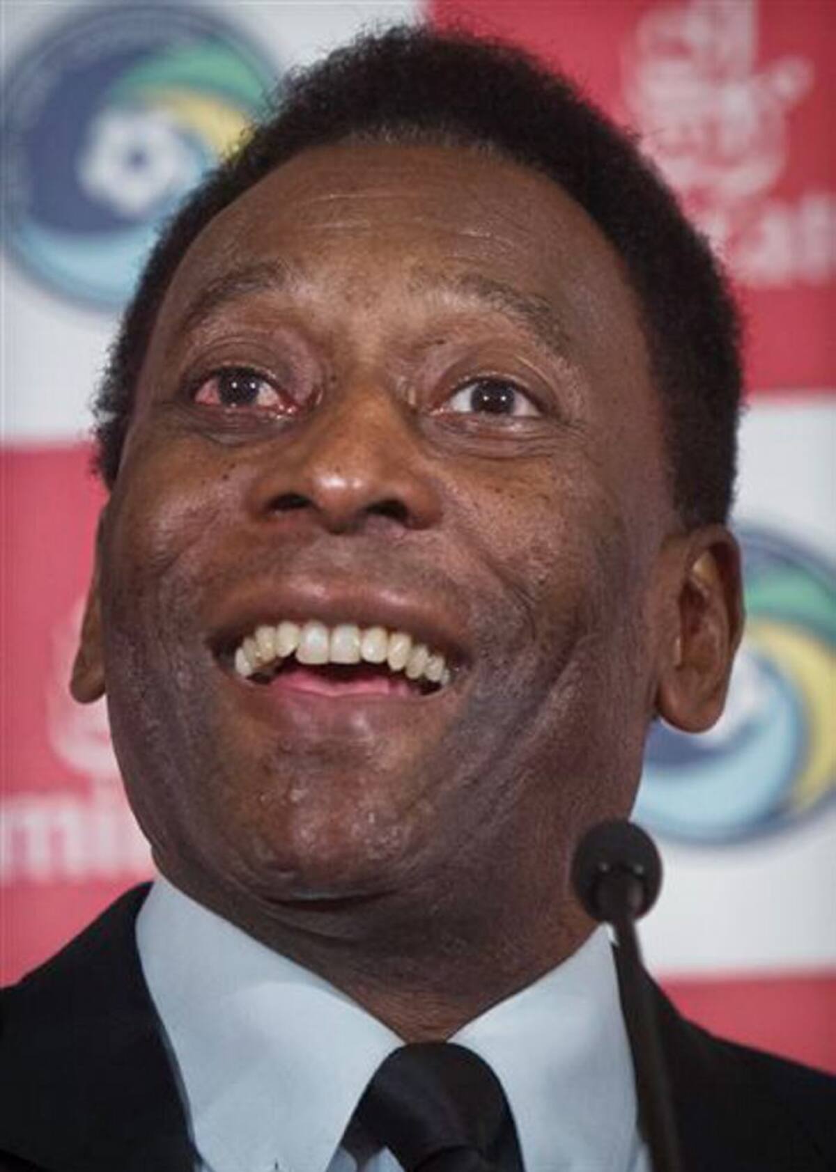 Pelé y Ronaldo hablaron sobre las manifestaciones en medio de la Copa Confederaciones. AP