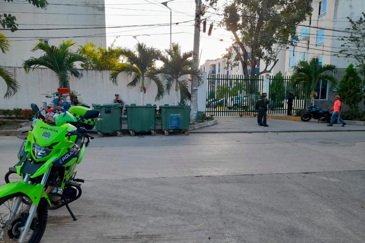Video: Antiexplosivos retira granada hallada en caneca en Los Campanos