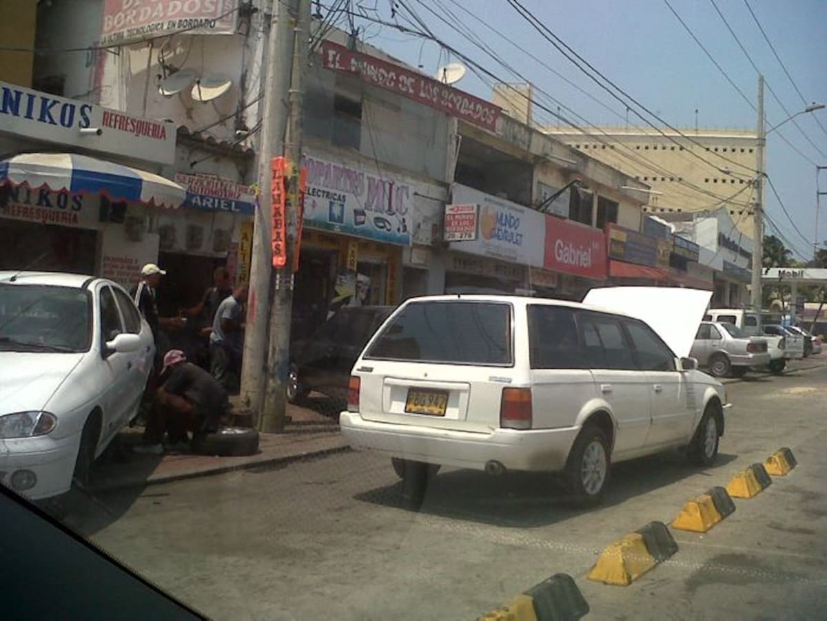 Talleres en la avenida Pedro de Heredia. CORTESÍA CIUDADANO REPOTERO
