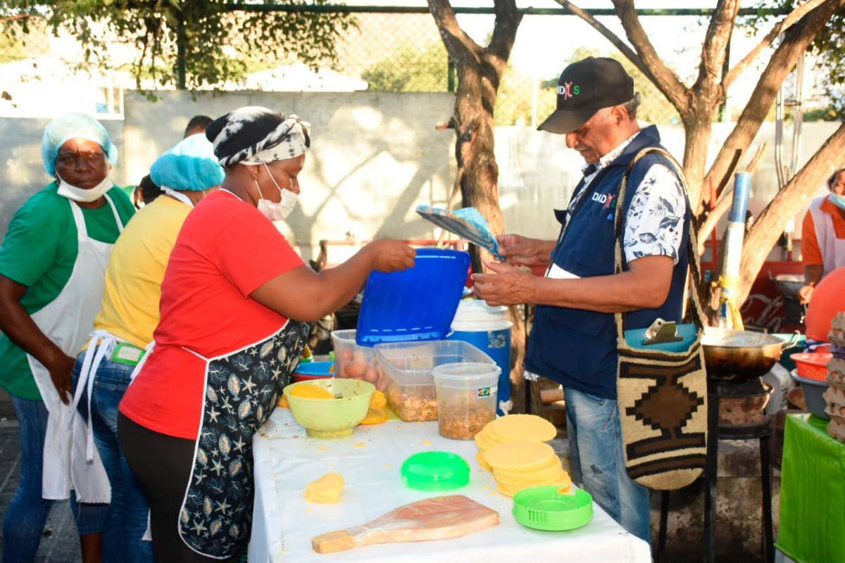 Dadis supervisa cumplimiento de normas sanitarias en el Festival del Frito