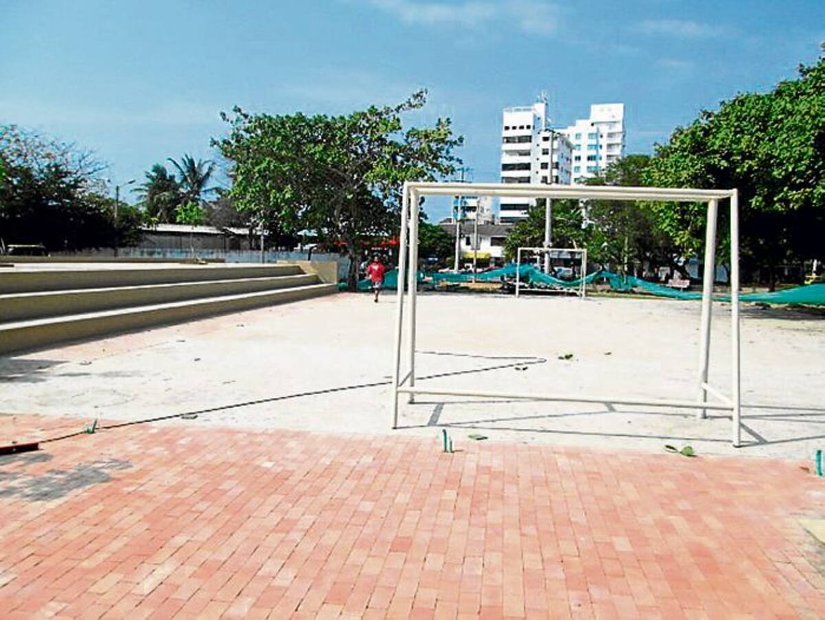 En junio del 2011 se suscribió un “convenio de asociación interinstitucional” entre el Ider, Unicartagena, Electricaribe y Club de Pesca para hacer nuevo el Parque Román. PEDRO TORRES, GENTE BAHÍA-EL UNIVERSAL