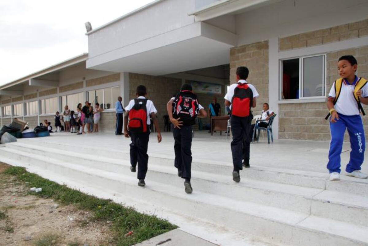 Estudiantes del colegio República de Argentina, en Villa Rosita Archivo.