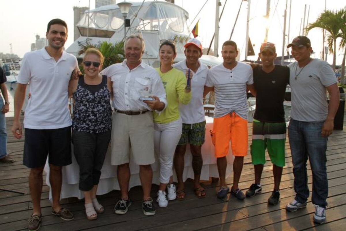 Tripulación de Oh La La, campeón en Crucero. Kailline Giraldo-El Univesal