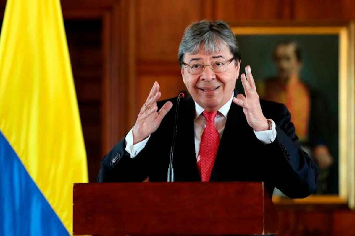 En vivo: siga aquí las exequias del ministro Carlos Holmes Trujillo