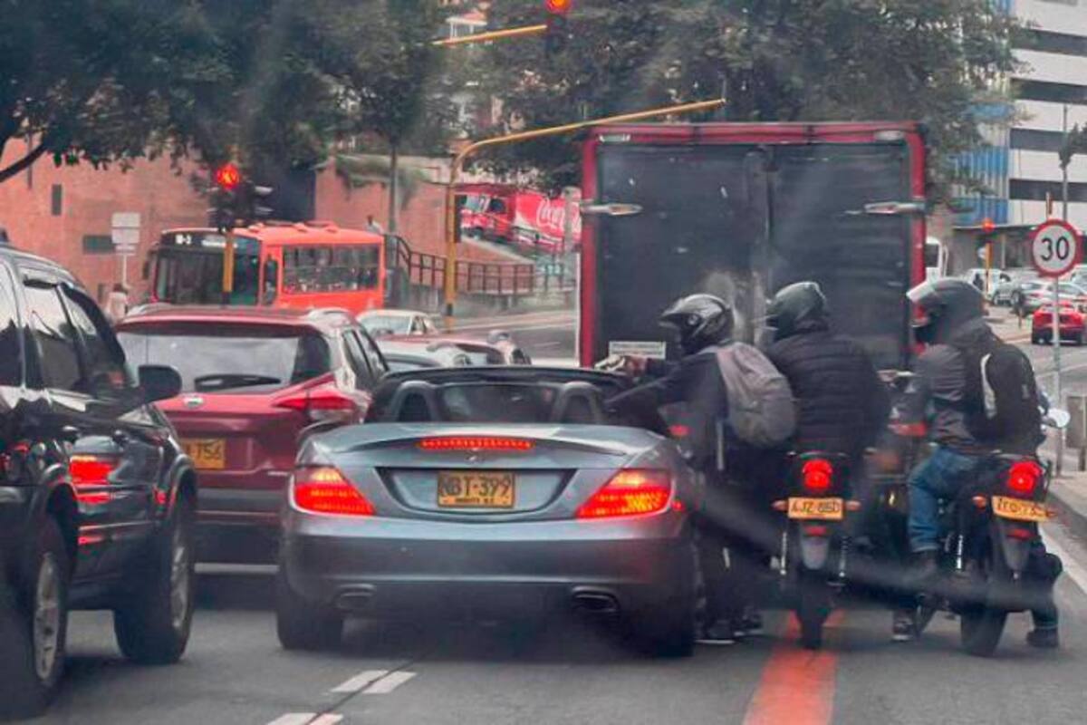 Millonario robo a conductor de lujoso auto en plena avenida en Bogotá