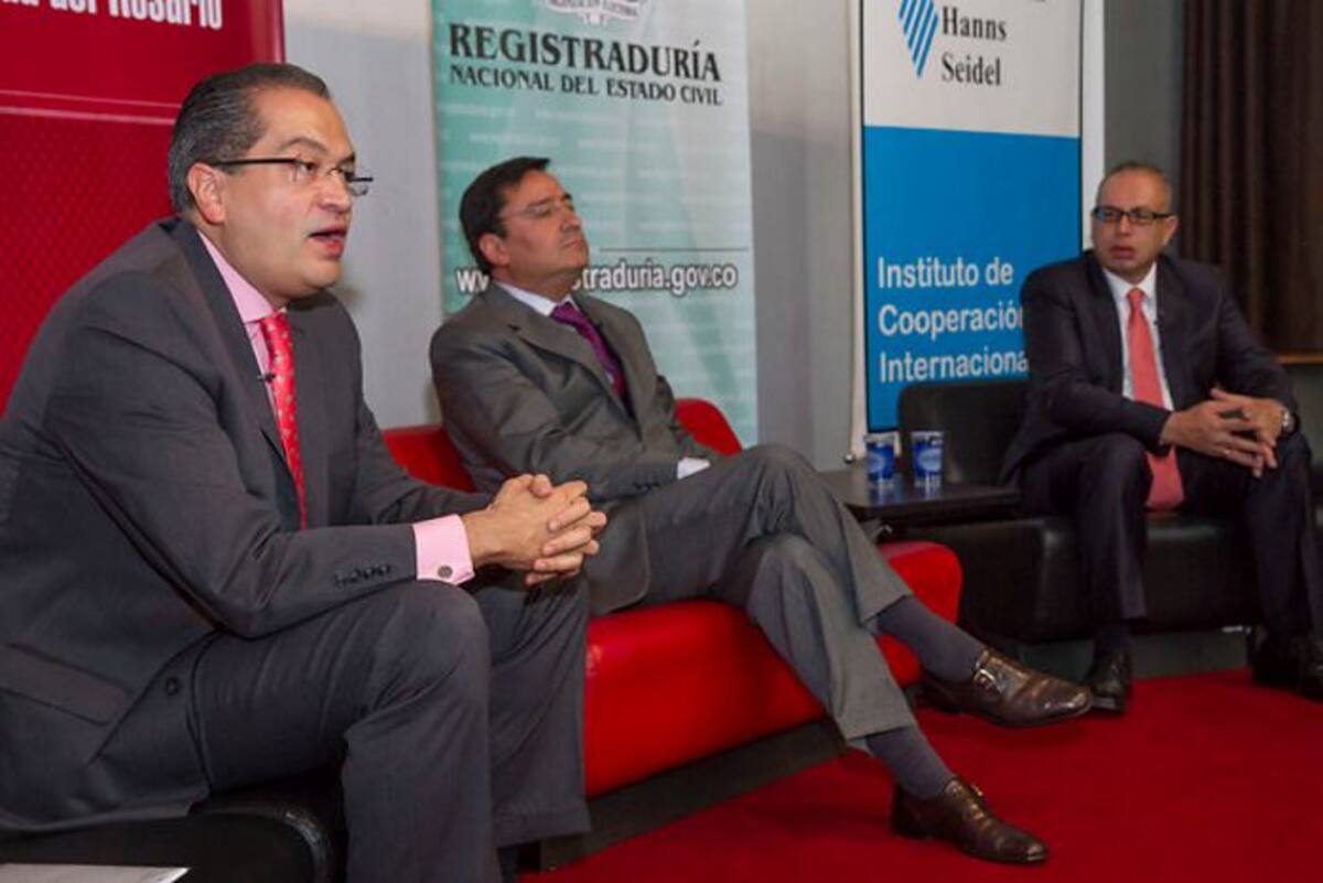El ministro del Interior, Fernando Carrillo, ratificó su compromiso para la implementación del voto electrónico, pero aclaró que aún no se sabe si estará listo para las elecciones de 2014. COLPRENSA
