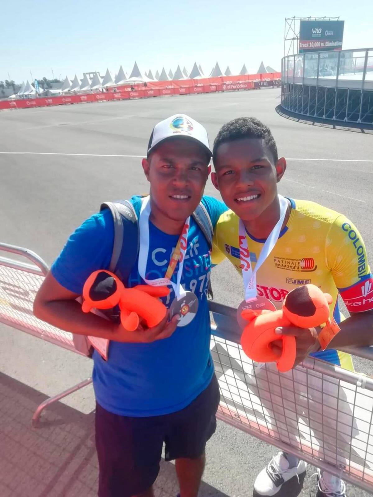 Luis Caraballo, junto a su hijo Salomón, campeón del mundo de patinaje. //Cortesía