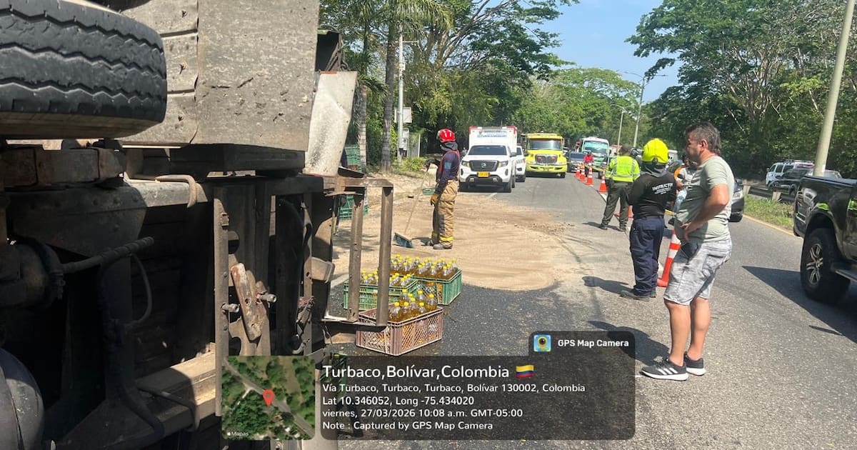 Video: Truck overturned on Turbaco hill and this is what people did with its products
