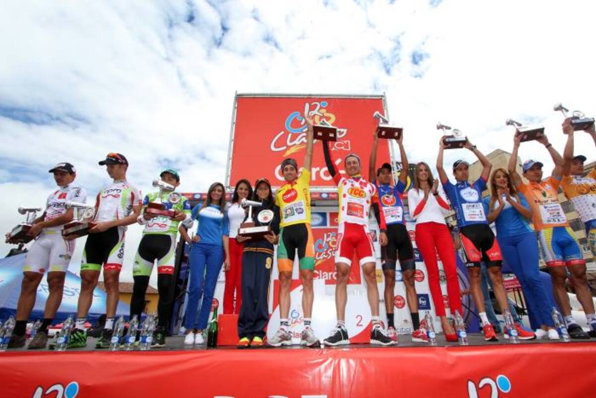 La foto para el recuerdo con todos los ganadores. Diego Sinisterra/ Prensa Clásico RCN CLARO