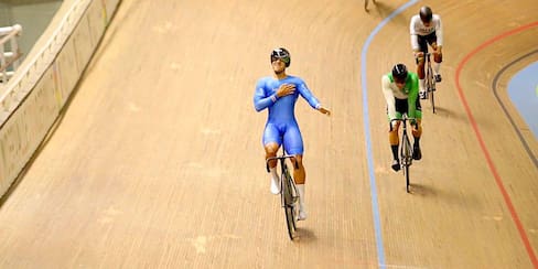 Ortega sorprende al campeón del mundo y gana medalla de oro en el keirin