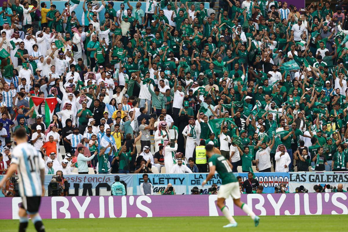 Arabia Saudí y su hinchada fueron uno solo hoy frente Argentina. //EFE