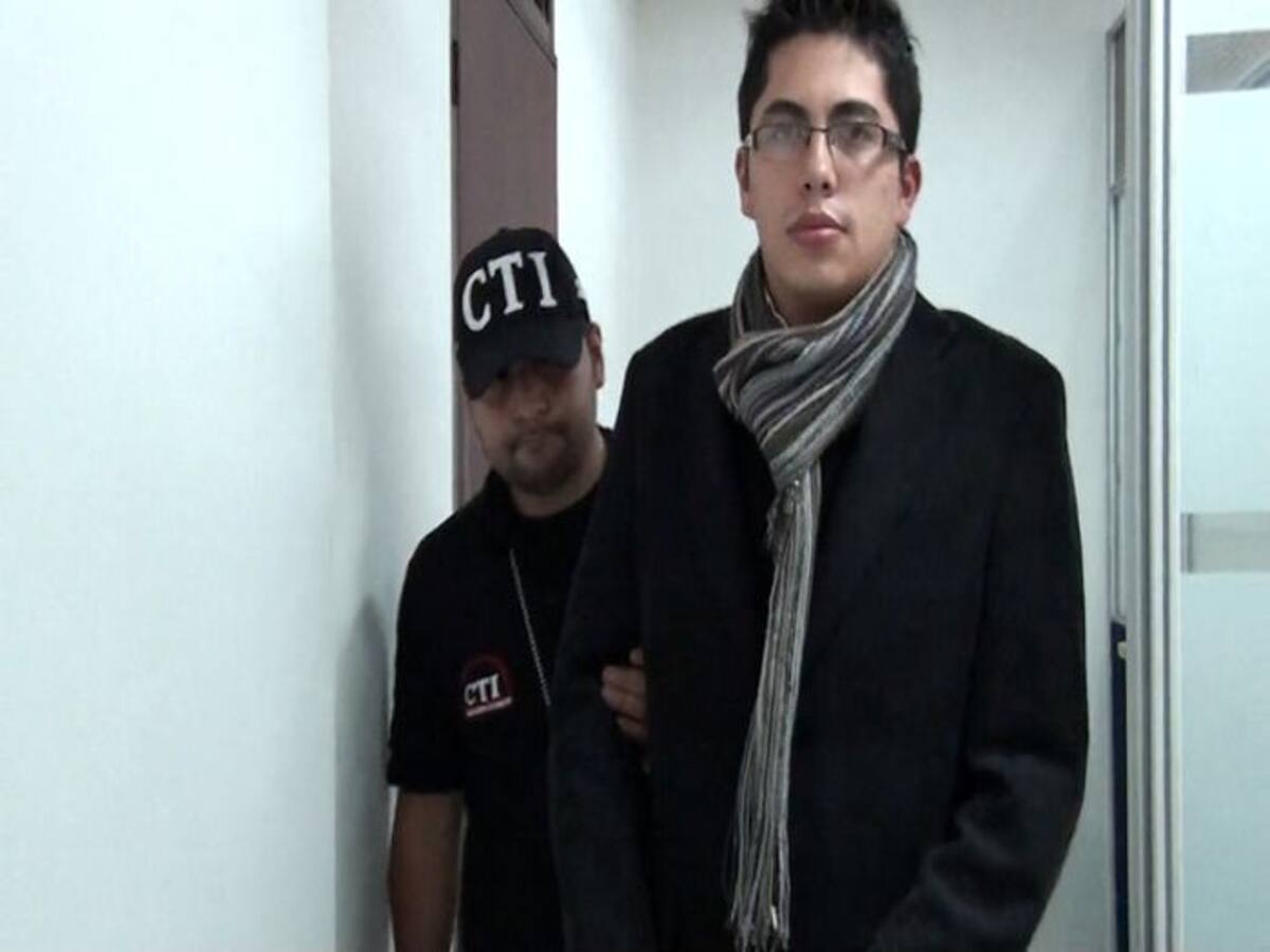Nicolás Dussán Molina se entregó ante la Fiscalía 53 Unidad de Vida, pues se encontraba prófugo de la justicia. Colprensa