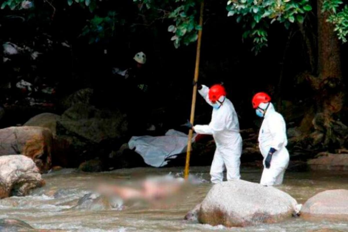 ¡Atroz! Degolló a su marido y lanzó el cuerpo al río: su madre la ayudó
