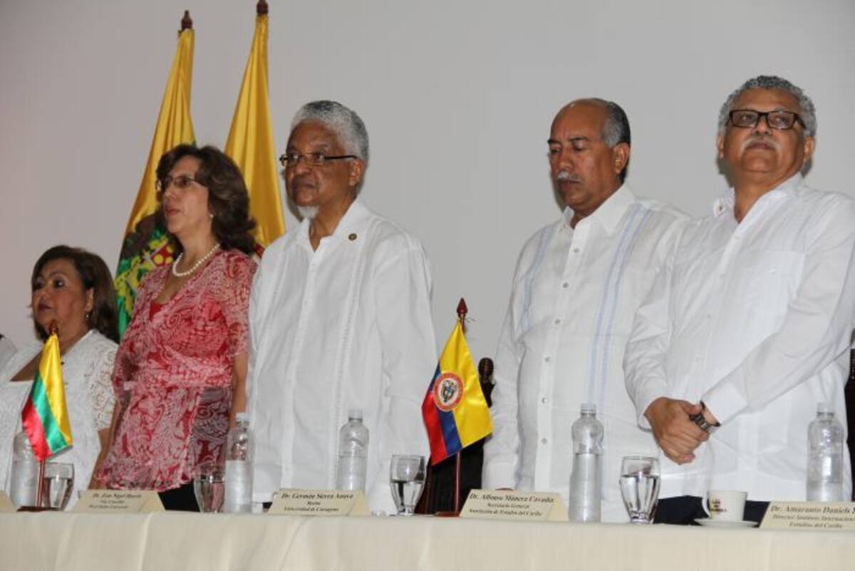 Diana Lago, Patricia Martínez, Eon Nigel Harris, Germán Sierra Anaya y Alfonso Múnera, instalación del XI Seminario de Estudios del Caribe CORTESÍA