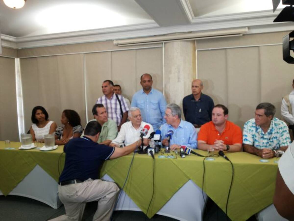 El ex presidente Álvaro Uribe Vélez se reunió con los candidatos a Senado y Cámara por su movimiento en Bolívar. ERNESTO TABORDA HERRERA - EL UNIVERSAL -