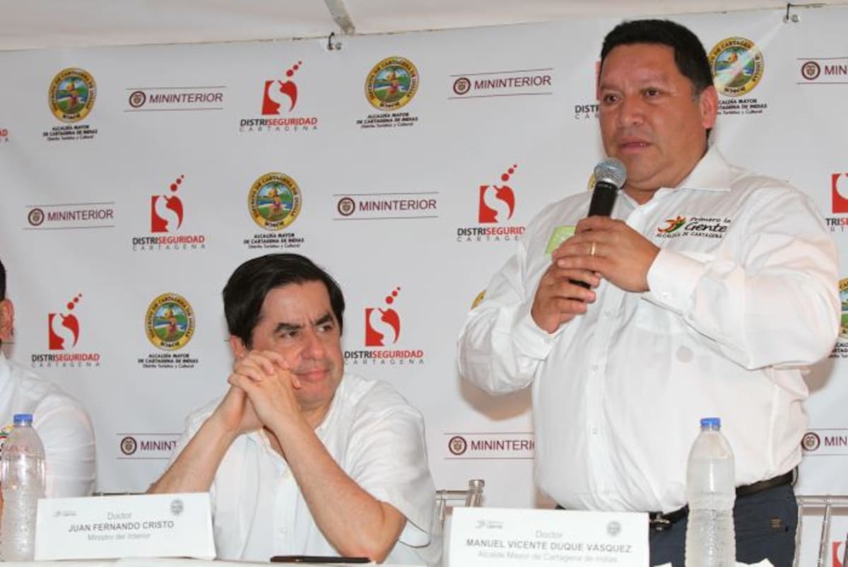 El ministro del Interior Juan Fernando Cristo lideró la firma del convenio para blindar con nuevas cámaras de seguridad la ciudad. Oscar Díaz- El Universal