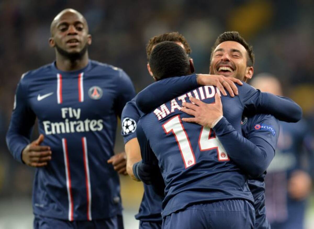 El argentino Ezequiel Lavezzi, con dos goles, fue el artífice de la victoria del París SG contra el Dynamo de Kiev (2-0). AFP