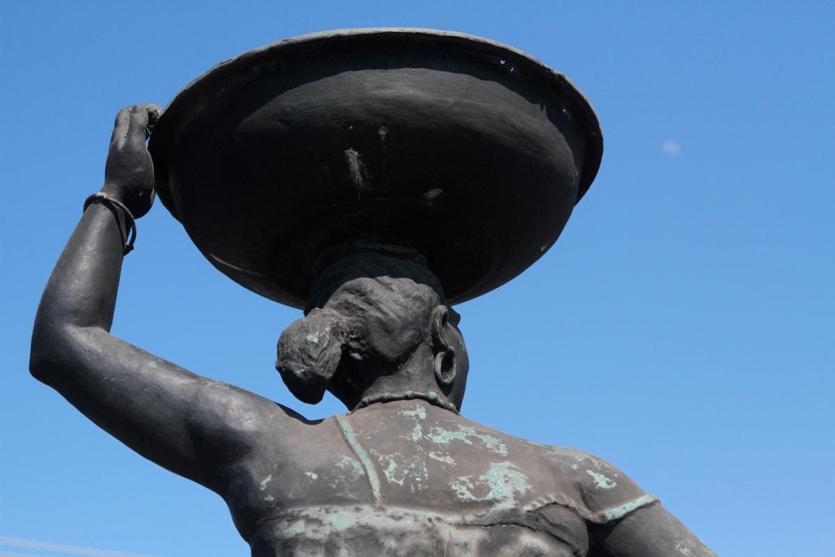 La Palenquera, una de las esculturas que se vuelven invisibles