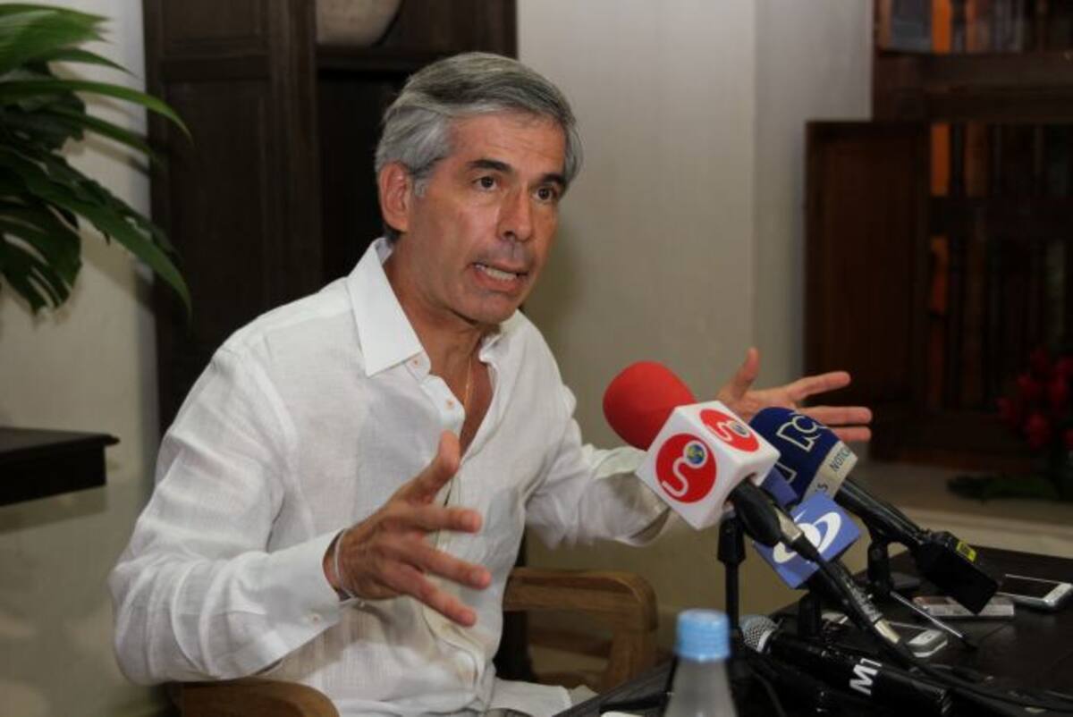Yesid Reyes, el ministro de Justicia, afirmó que antes de terminar enero deberán quedar libres los otros 14 rebeldes. Archivo - El Universal