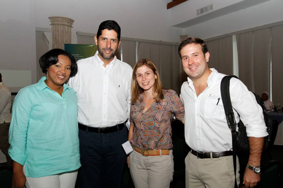 Tatiana Villero; el alcalde, Dionisio Vélez; Beatriz Caviedes y Sergio Araújo.