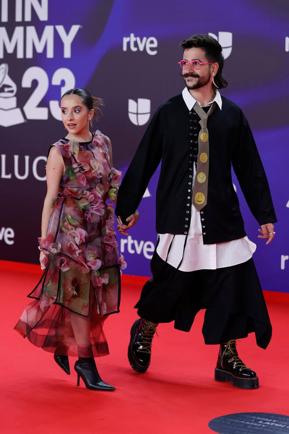 Camilo y Evaluna Montaner en la alfombra roja de la gala anual de los Latin Grammy. //Foto: EFE.
