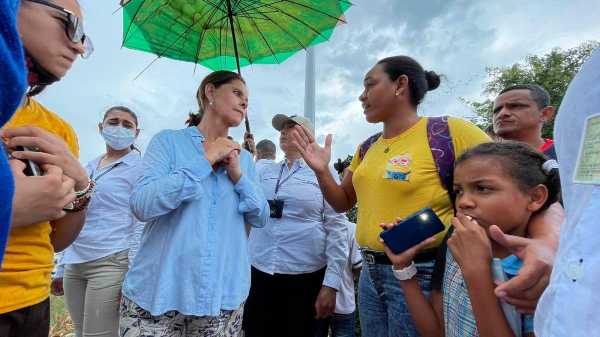 La vicepresidenta explicó las bondades del proyecto a habitantes de San Cristóbal (Atlántico). // Nayib Gaviria - El Universal