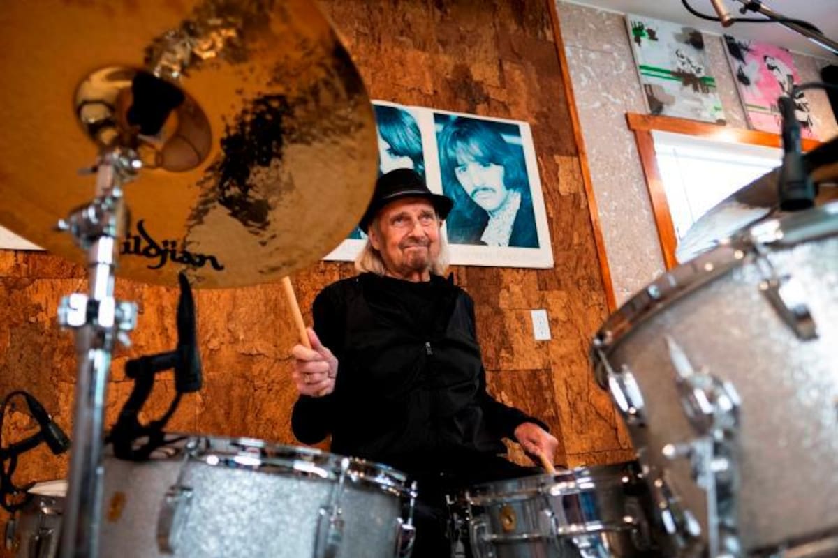 Fallece el baterista Alan White de la banda Yes
