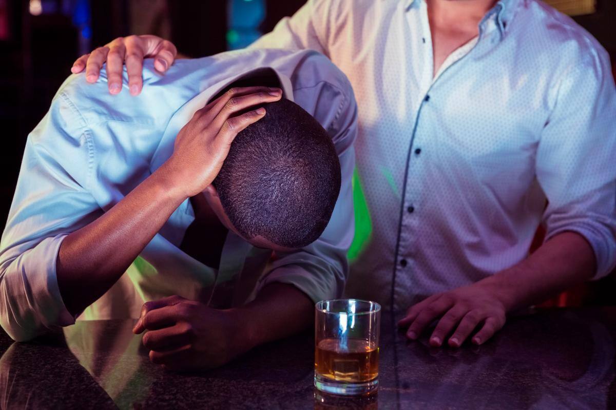 ¿Viernes de tomar alcohol? Te aclaramos cinco creencias sobre el guayabo