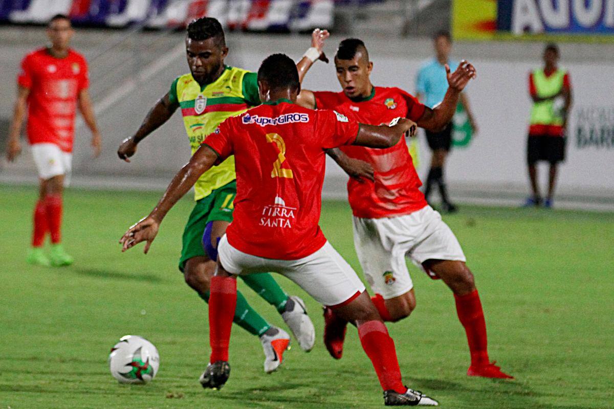 Real Cartagena pisa firme para ir a la final de la B