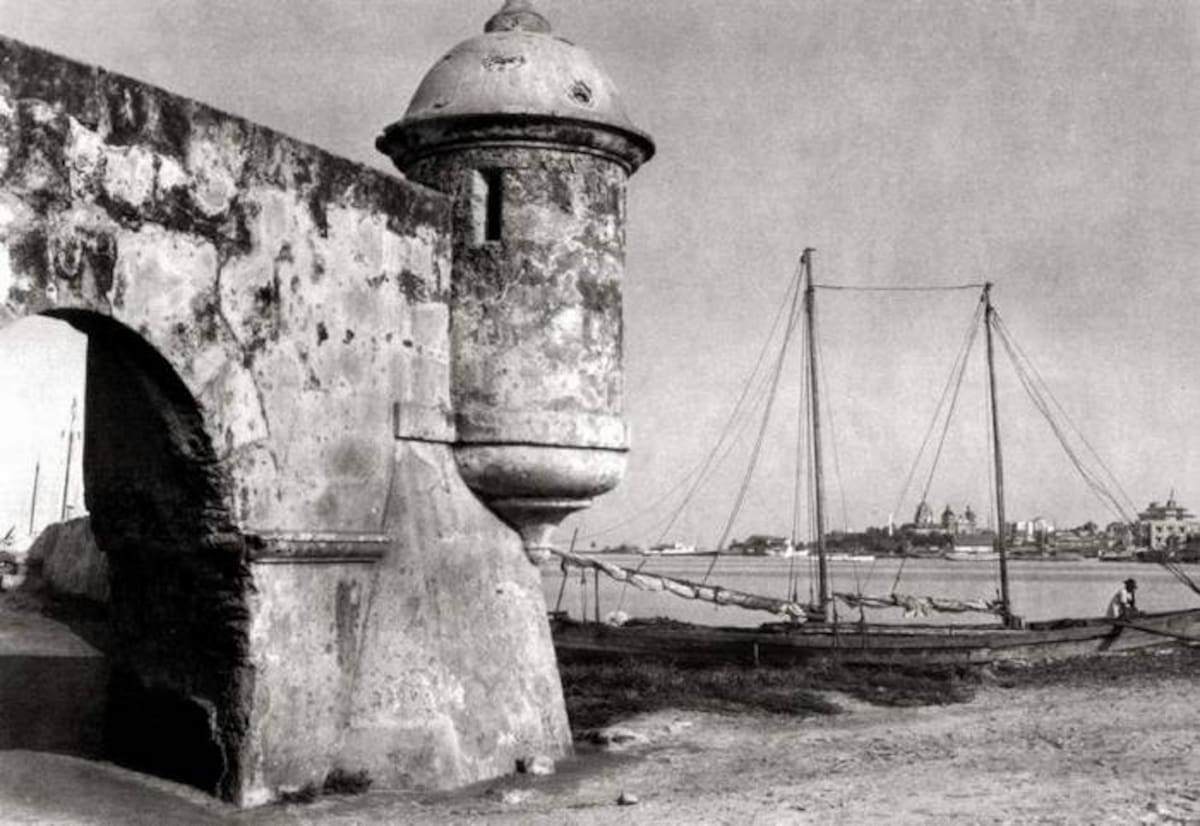 1949: Puerta principal de acceso al Fuerte del Pastelillo.